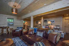 Big Log Lodge - Image 4