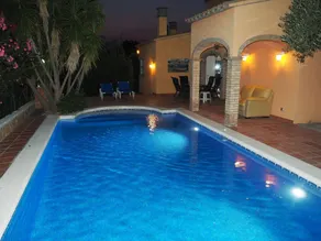 Voll ausgestattetes Ferienhaus mit Whirlpool, Garten und privatem Pool | Haustierfreundlich - Image 5