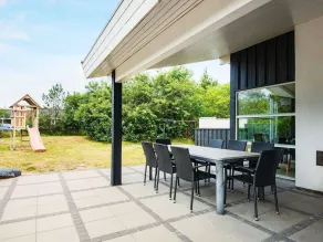 Tranquil Holiday Home in Henne Jutland With Terrace - Image 3