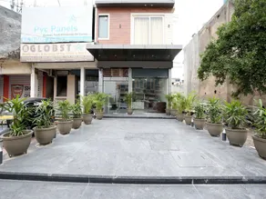 Hotel Clg Grand by OYO Rooms - Image 4