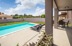 Stunning Home in Pula With Outdoor Swimming Pool, Wifi and 3 Bedrooms - Image 2
