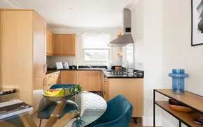 The Fulham Retreat - Bright & Spacious 2bdr With Balcony - Image 4