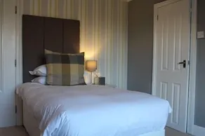 Camelot Guest House - Image 3