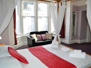 Douglas Arms Hotel - Image 2