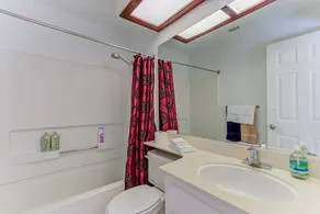 Centrally Located Elegant 3br In Union City 3 Bedroom Home - Image 5