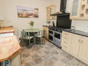 Lighthouse Cottage - Image 2