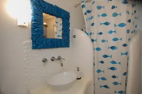 Elegant villa with ocean views & 2 pools - Image 2