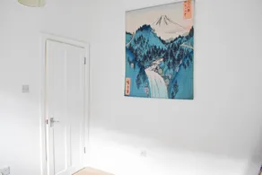 Modern Flat in Chalk Farm - Image 3