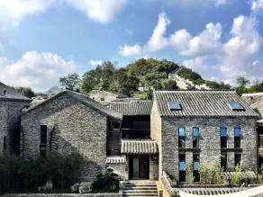 Ven Courtyard - Image 5