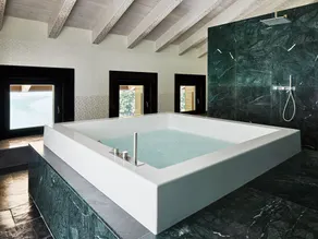 MAANJA Lake Front Suite and Restaurant - Image 4