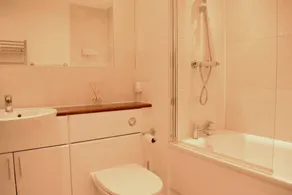 Modern 3 Bedroom Apartment Near City Airport - Image 5