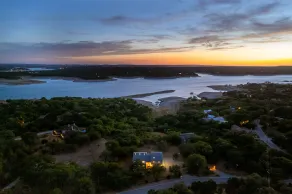 Lavish Lake Getaway - Image 2