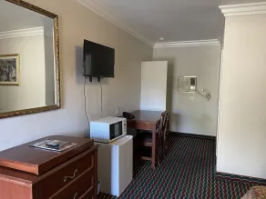 Homestead Motel - Image 4