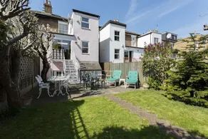 Cambridge Garden - Image 4