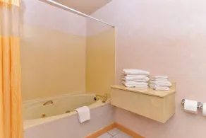 Motel 6 Trenton On - Image 3