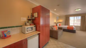 Endeavour Court Motor Inn - Image 4