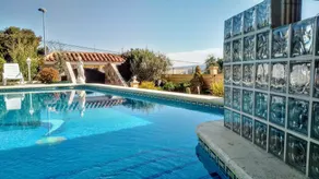 Casa con gran piscina privada - Image 2
