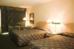 Knights Inn Toronto East - Image 2