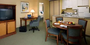 Sommerset Suites Hotel - Image 2