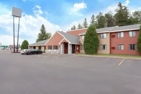 AmericInn Lodge & Suites Carlton - Image 4