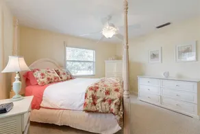 Poco Place, 2 Blocks to Beach, WiFi, 2 Bedrooms, Sleeps 6 - Image 4