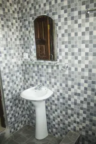 Adinkra Lodge - Image 3