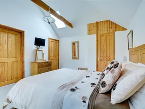 Former Farmhouse in Beautiful Landscape With two En-suite Bathrooms - Image 4