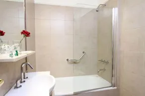 Victory Hotel - Image 2