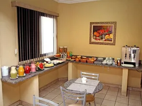 OYO Center Hotel - Image 4