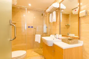 Erhai Bay Holiday Hotel - Image 3