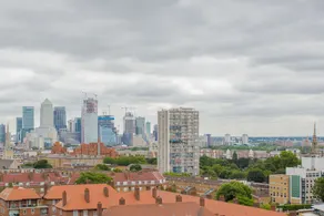 East London Skyscraper Flat - Image 4