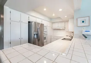 3br W/ Patio & Grill - 1 Mile To Beach & Pier Ave 3 Bedroom Townhouse - Image 4