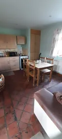 Beautiful 1 Bedroom Cottage With Fishing Lake - Image 4