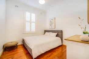 Stunning Inner City House Close to Fish Market - Image 3