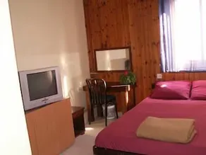 Momo's Hostel - Image 3