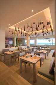Izla Beach Front Hotel - Image 4