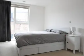 Modern 1 Bedroom Apartment in Brixton With Balcony - Image 2