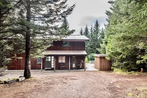 Áslundur Lakefront Villa - Image 4