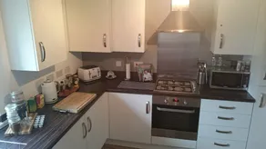 Modern Apartment Milton Keynes - Image 4