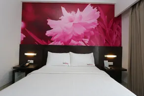RedDoorz Plus near Mall Bali Galeria - Image 3