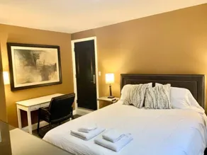 Professional Three Bedroom Condo Suite - Image 2