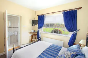 Reades Country House - Image 2