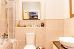 Elegant 2 BR Apartment in W/garden, Fits 6 - Image 2