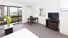 ibis Styles Canberra Tall Trees - Image 5