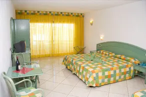 Aparthotel Esquinzio - Image 4