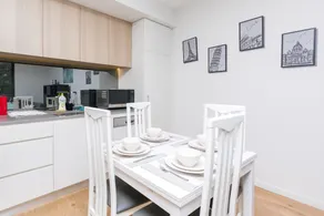 Spacious Bright Apartment - Image 5