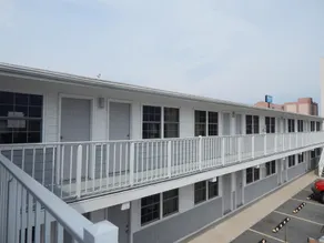 Sun N Fun Motel - Image 5