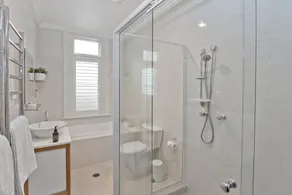 Manly Beachside 2 Bedroom House - Image 2