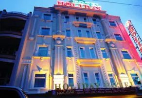 Holiday Hotel - Image 4
