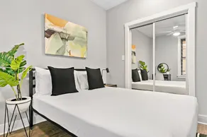 Central Location Lakeview 1BR Neat & Comfy - Image 3